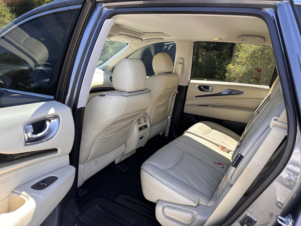 Used 2019 INFINITI QX60 Luxe w/ Essential Package image 16