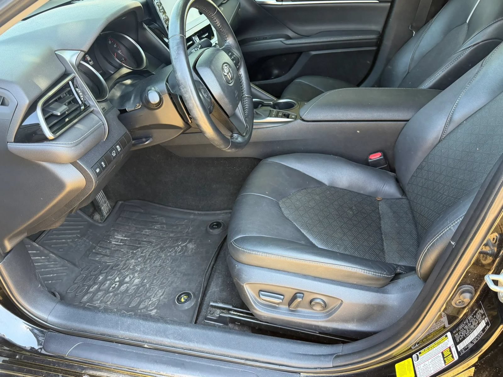 Used 2023 Toyota Camry XSE FWD image 11