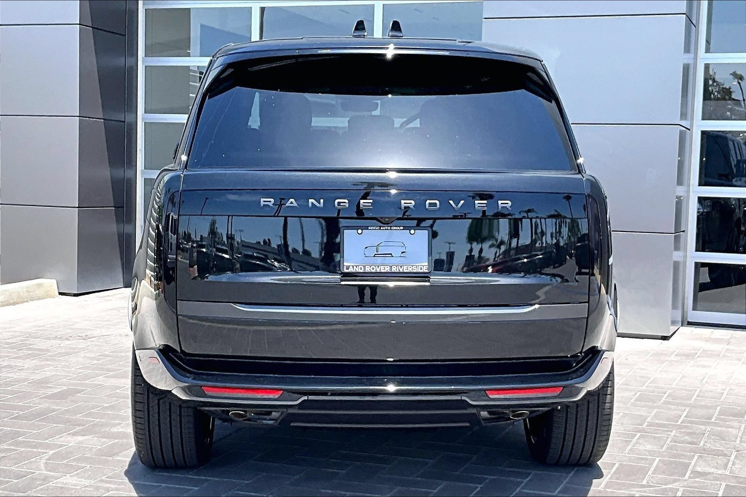 New 2026 Land Rover Range Rover Long Wheelbase SE AWD/4WD image 4
