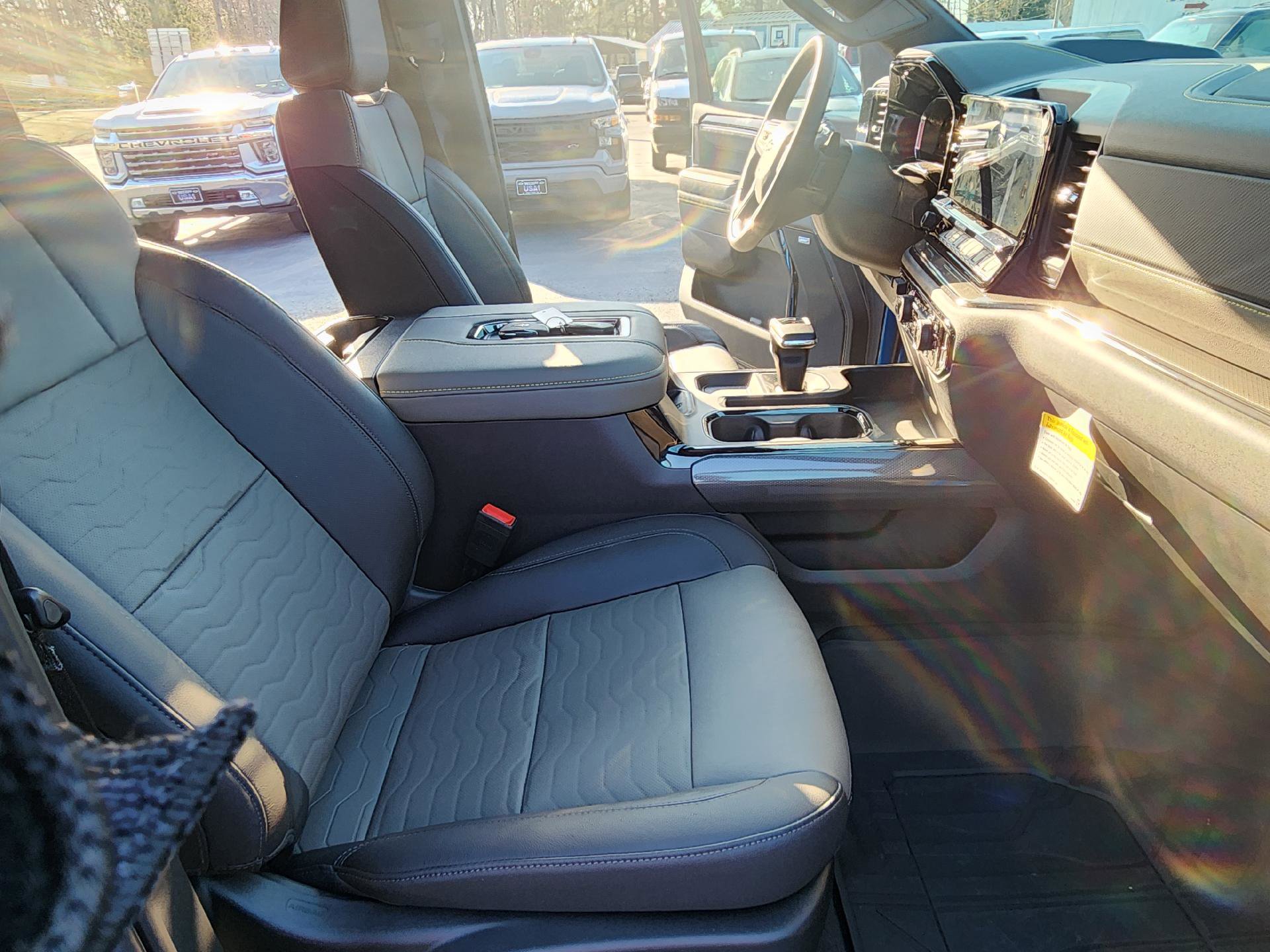 Used 2022 Chevrolet Silverado 1500 ZR2 w/ Technology Package image 12