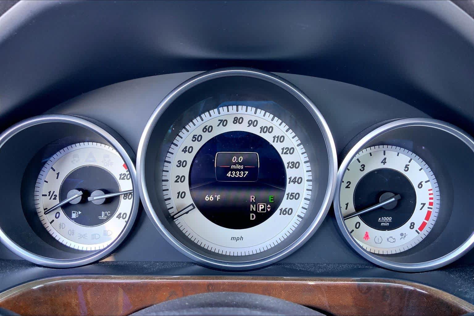 Used 2014 Mercedes-Benz E 350 Sedan image 25