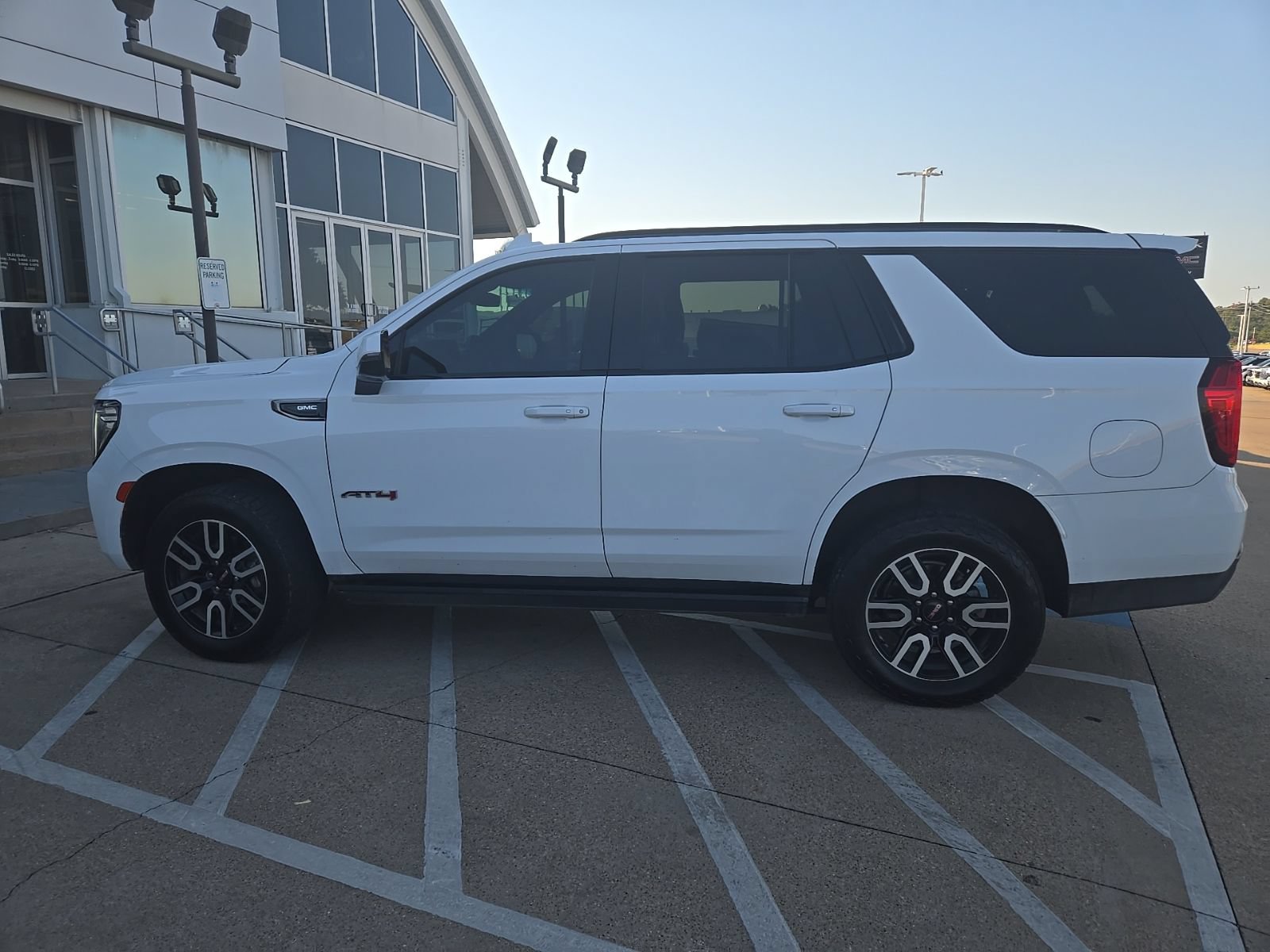 Used 2023 GMC Yukon AT4 AWD/4WD image 2