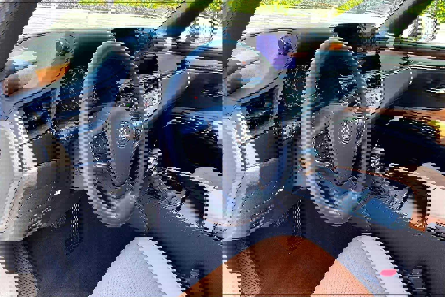 Certified 2025 Lexus ES 300h w/ Premium Package image 16