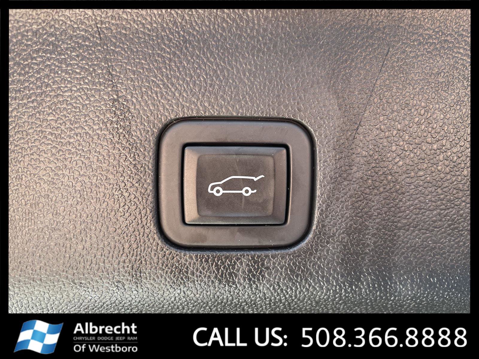 Used 2024 Chevrolet Tahoe Premier image 17