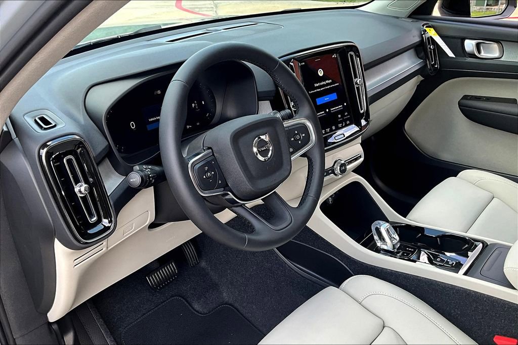 New 2026 Volvo XC40 B4 Plus w/ Protection Package Premier FWD image 19