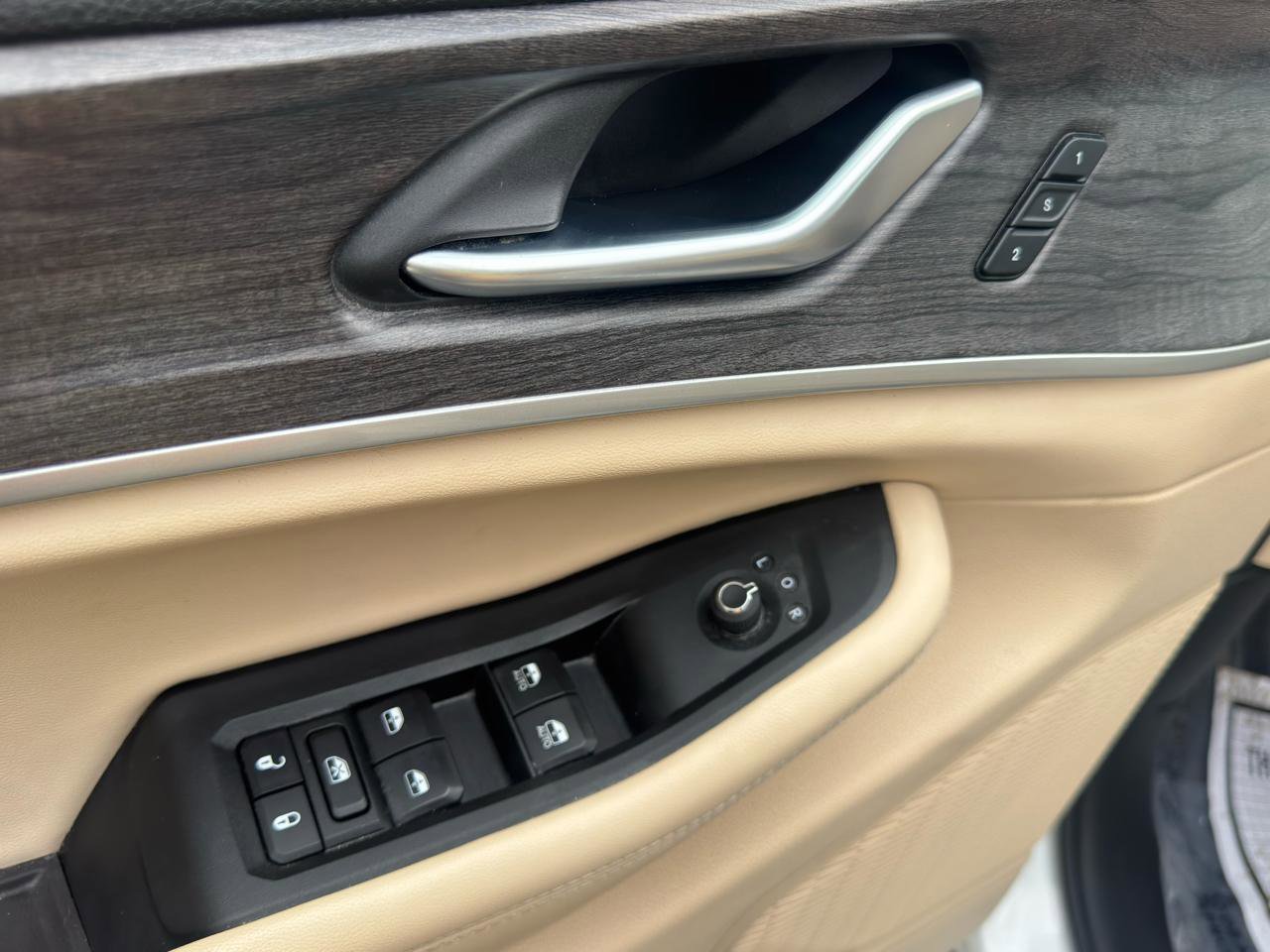 Used 2024 Jeep Grand Cherokee L Limited image 15