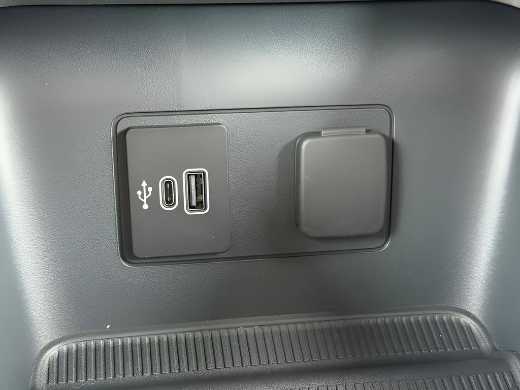 New 2026 Ford Explorer Active w/ Active Comfort Package AWD/4WD image 19