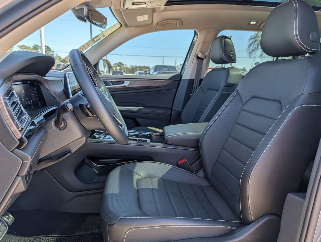 Used 2025 Volkswagen Atlas SEL image 12