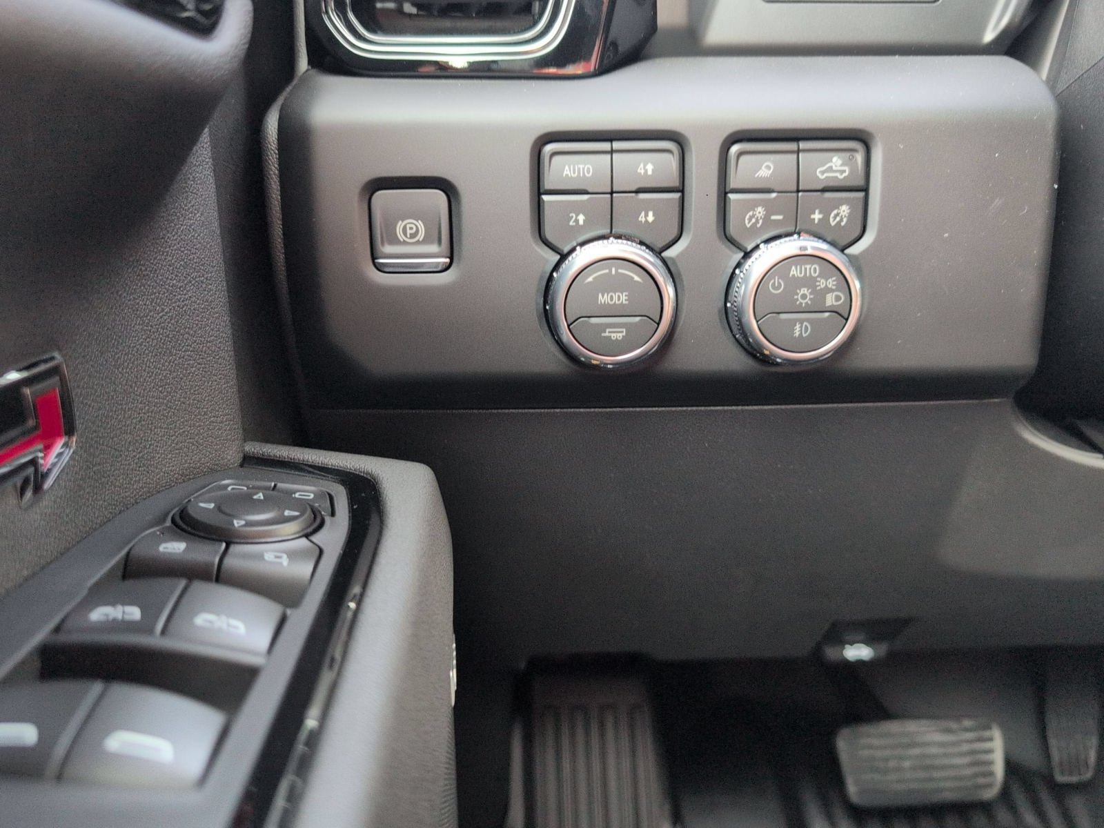 New 2026 GMC Sierra 1500 AT4 w/ AT4 Preferred Package AWD/4WD image 16
