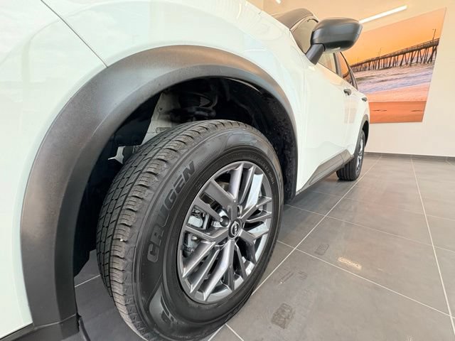 Used 2024 Nissan Rogue S AWD/4WD image 13