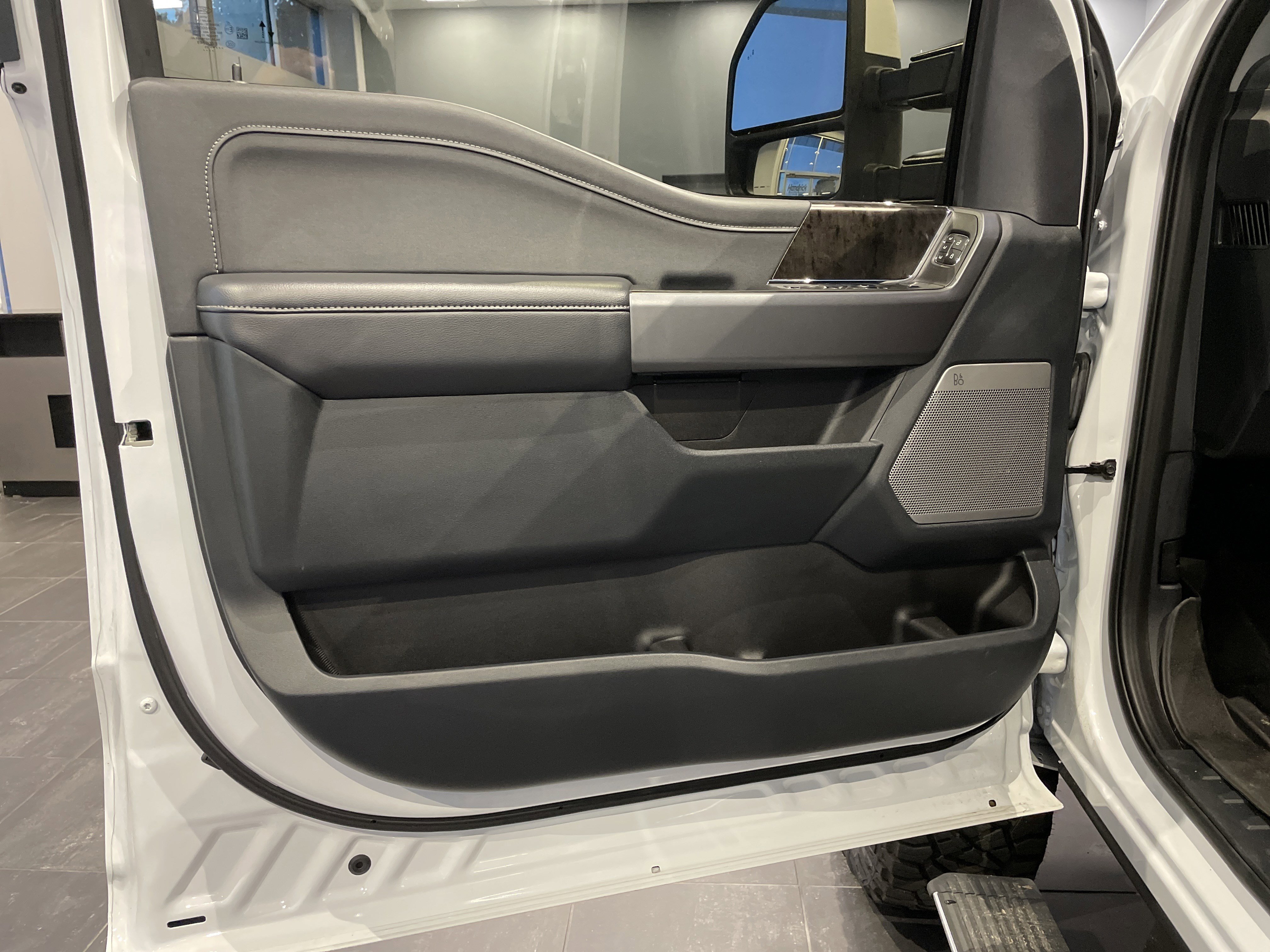 Used 2025 Ford F250 Lariat w/ Lariat Ultimate Package image 14