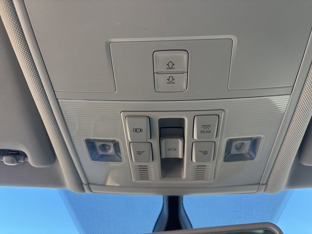 Used 2019 Volkswagen Tiguan SE w/ Panoramic Sunroof Package image 19