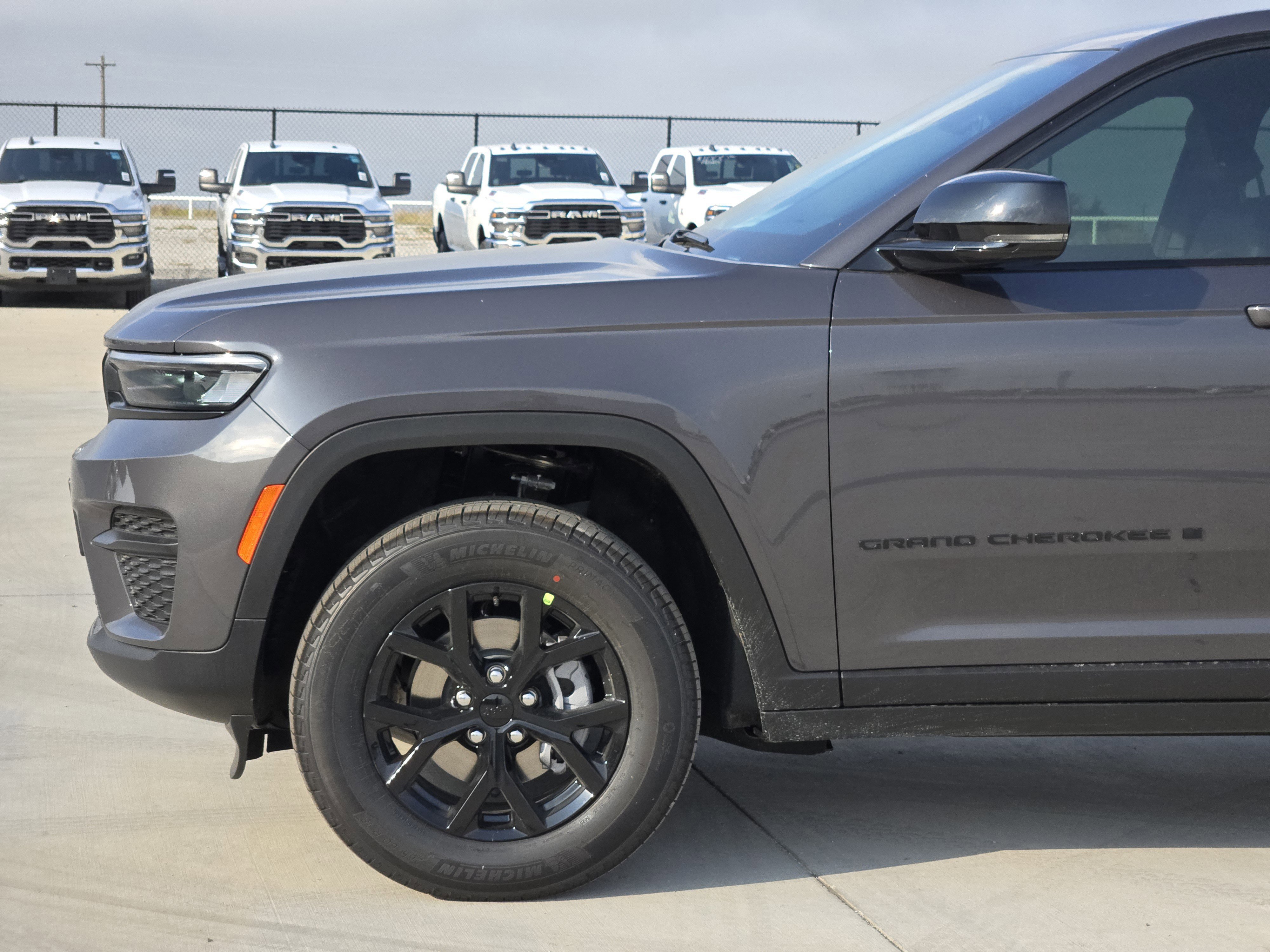 New 2025 Jeep Grand Cherokee 4WD image 5