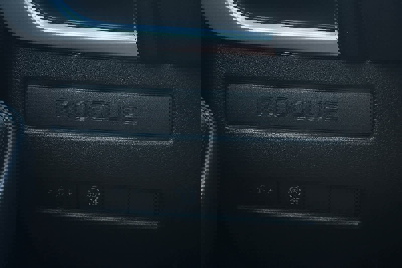 Used 2024 Nissan Rogue S image 33