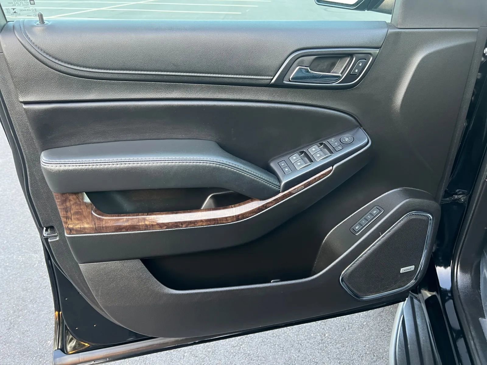 Used 2018 Chevrolet Suburban LT w/ Luxury Package image 26