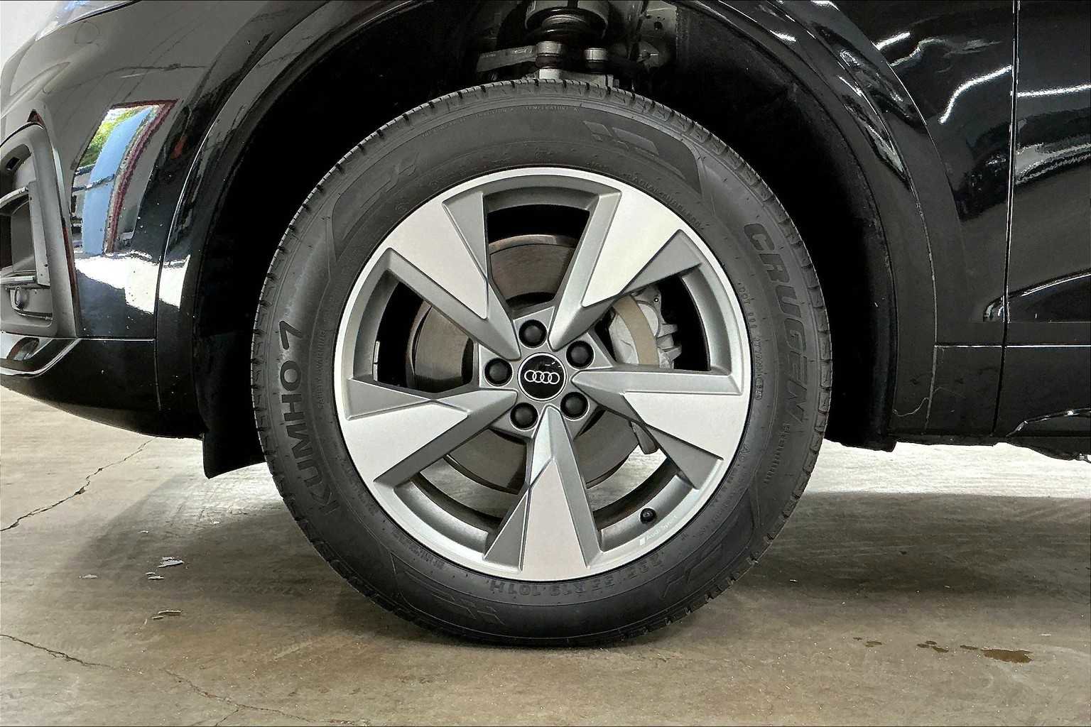 Used 2025 Audi Q5 2.0T Premium image 12