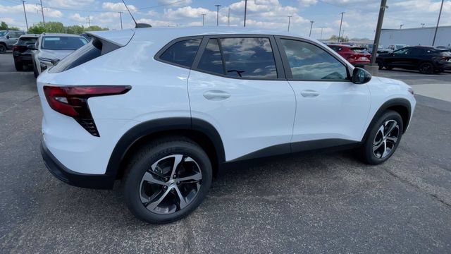 New 2026 Chevrolet Trax RS w/ Driver Confidence Package FWD image 2