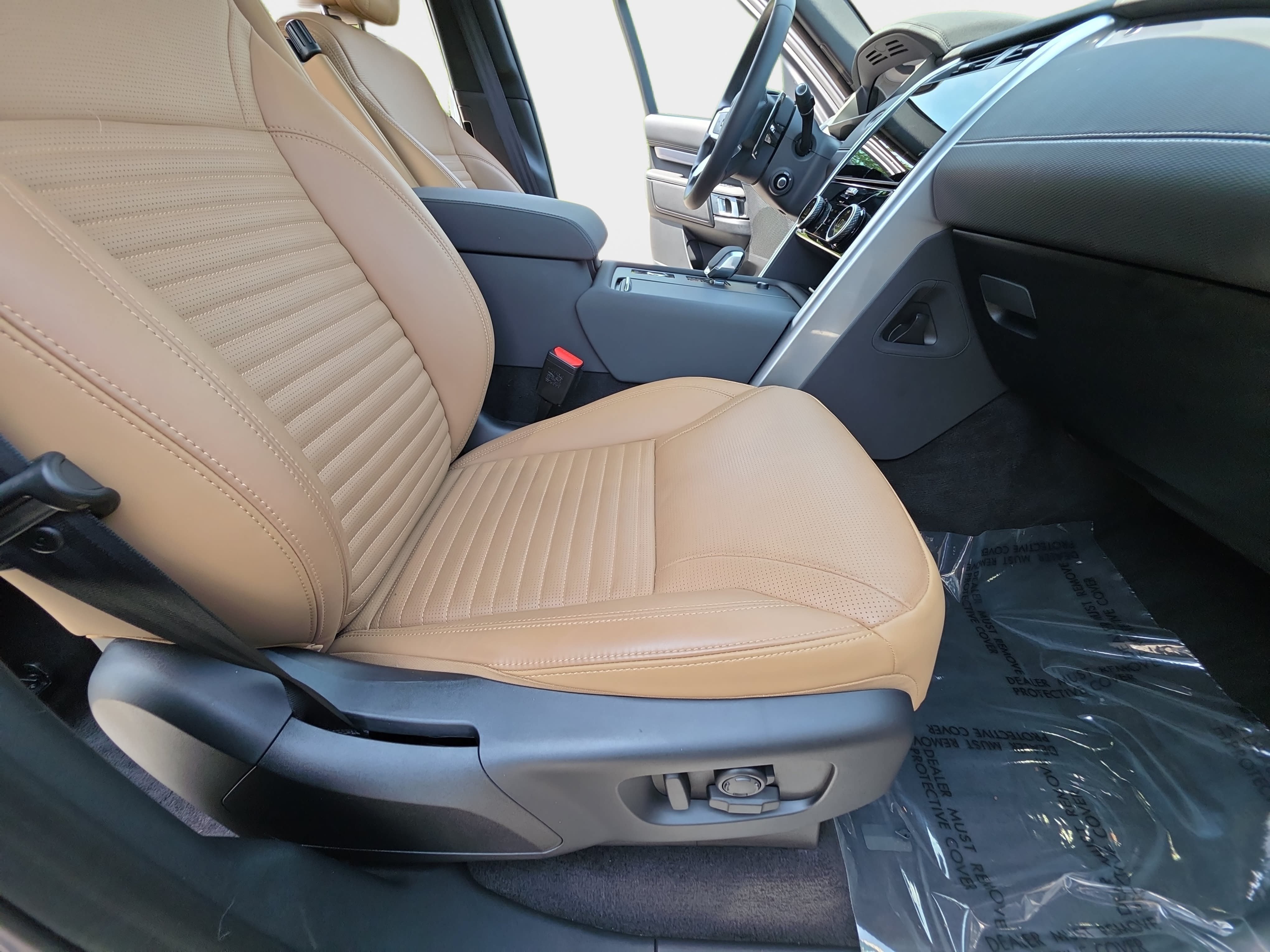 Used 2025 Land Rover Discovery Dynamic SE AWD/4WD image 10