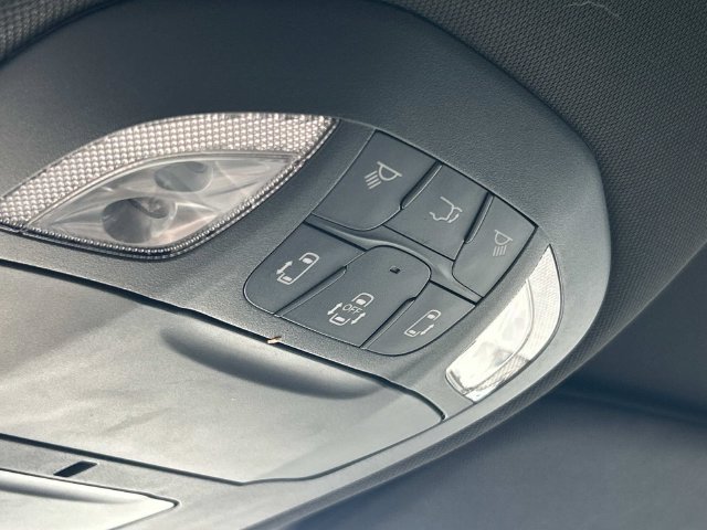 Used 2025 Chrysler Pacifica Select FWD image 26