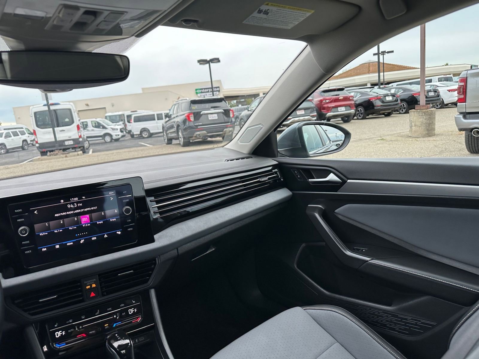 Used 2025 Volkswagen Jetta SE image 37