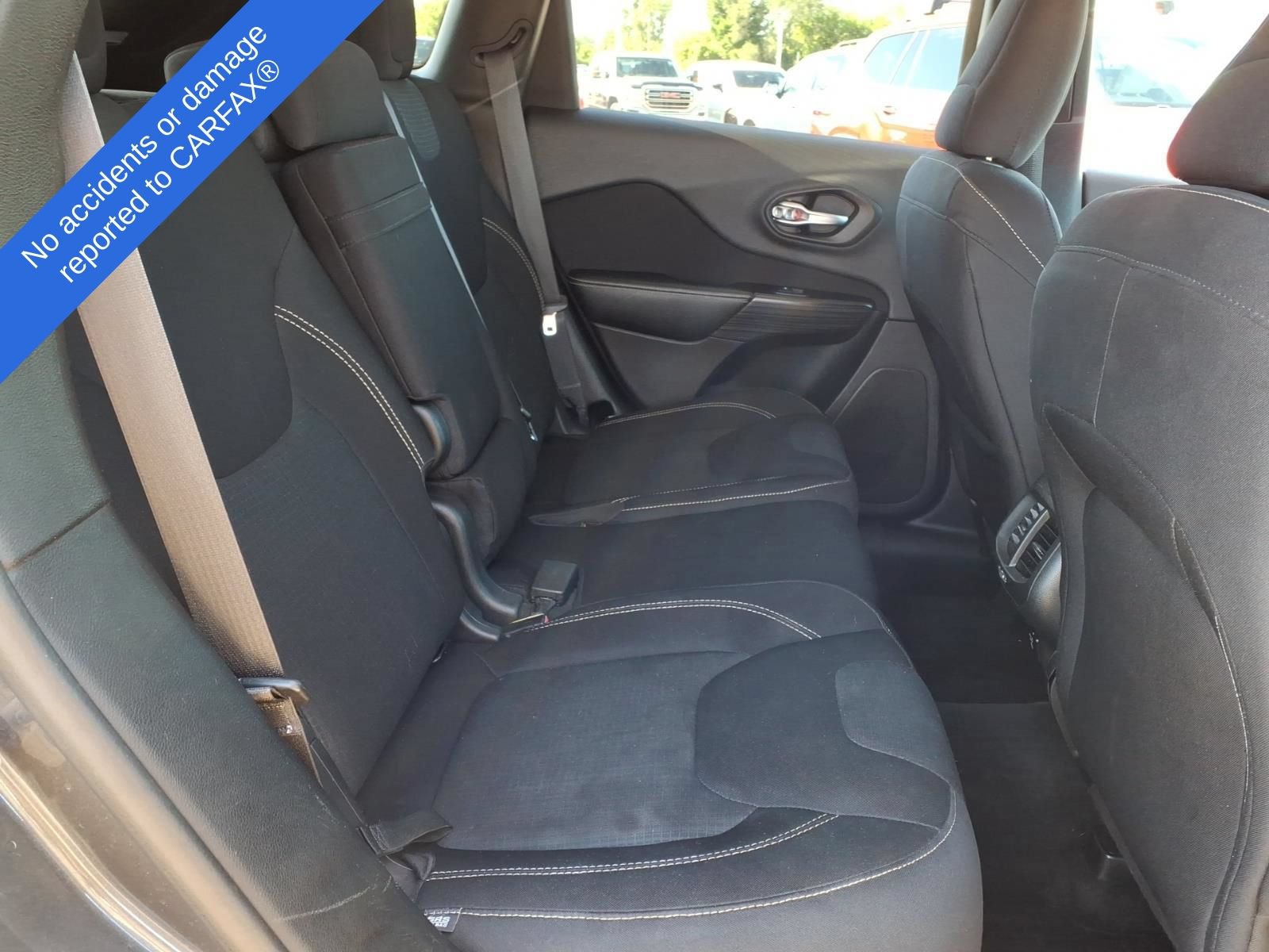 Used 2015 Jeep Cherokee Latitude w/ Cold Weather Group AWD/4WD image 15