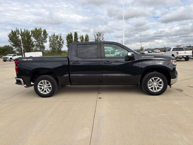 Used 2024 Chevrolet Silverado 1500 LT AWD/4WD image 5