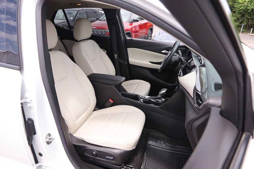Used 2023 Buick Encore GX Essence w/ Experience Buick Package FWD image 27