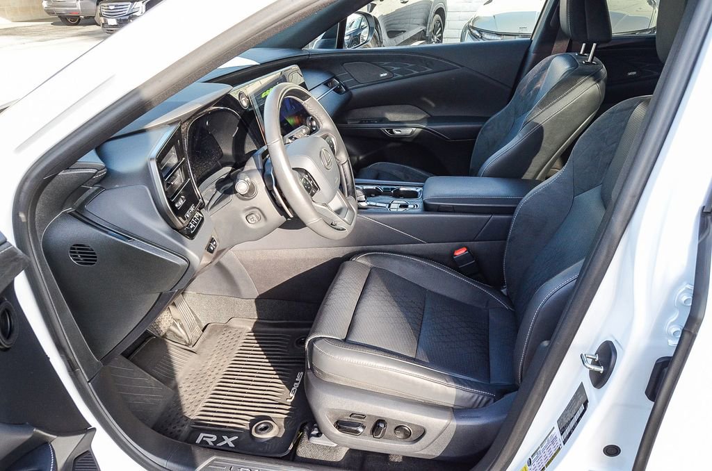 Used 2025 Lexus RX 350 w/ Convenience Package image 18