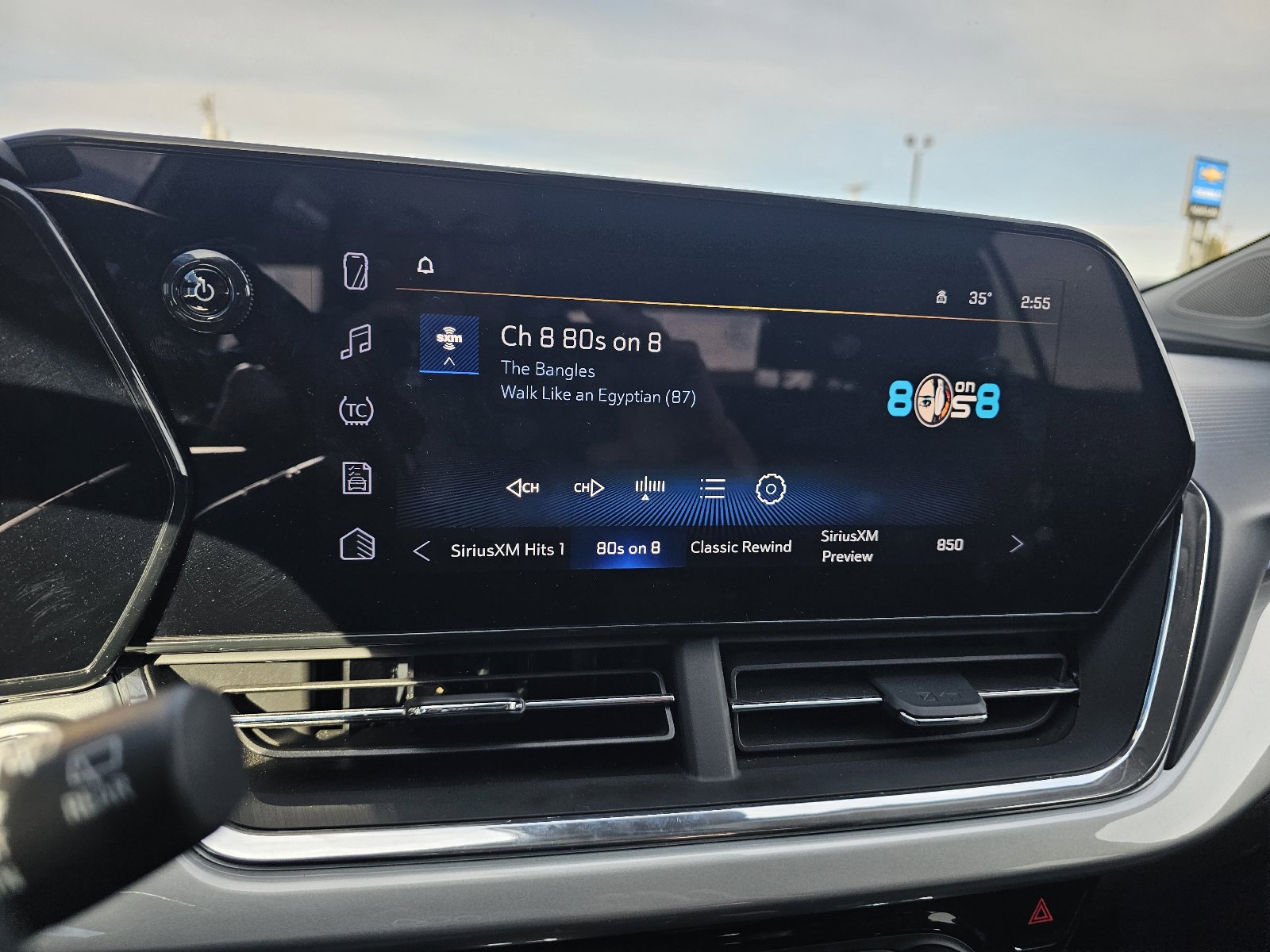 Used 2025 Chevrolet Trax LT w/ LT Convenience Package image 14