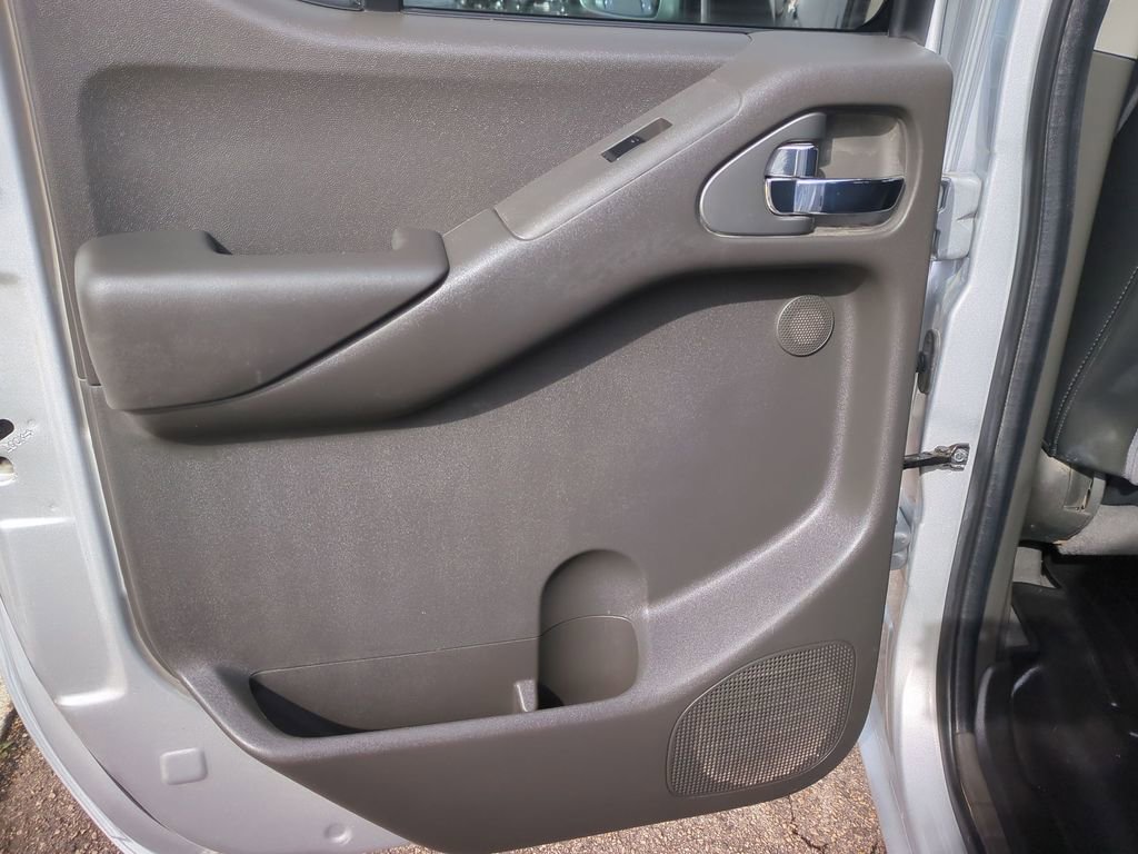 Used 2020 Nissan Frontier PRO-4X image 24