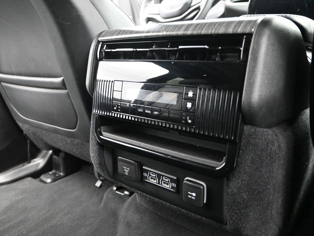 Used 2024 Jeep Wagoneer L Series II w/ Flexible Seating Group image 16