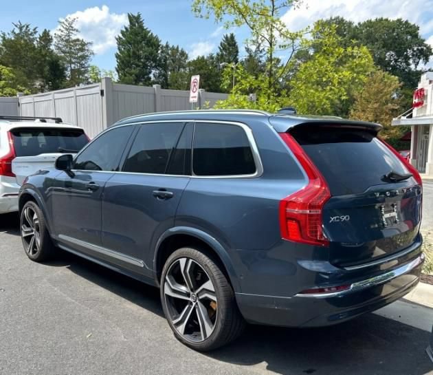 Used 2024 Volvo XC90 B6 Ultimate w/ Lounge Package AWD/4WD image 3
