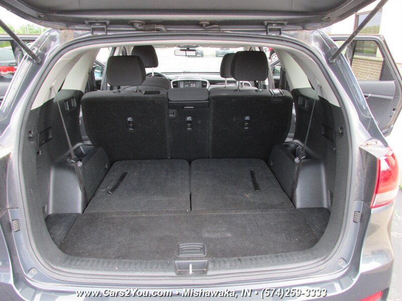 Used 2020 Kia Sorento AWD V6 image 14