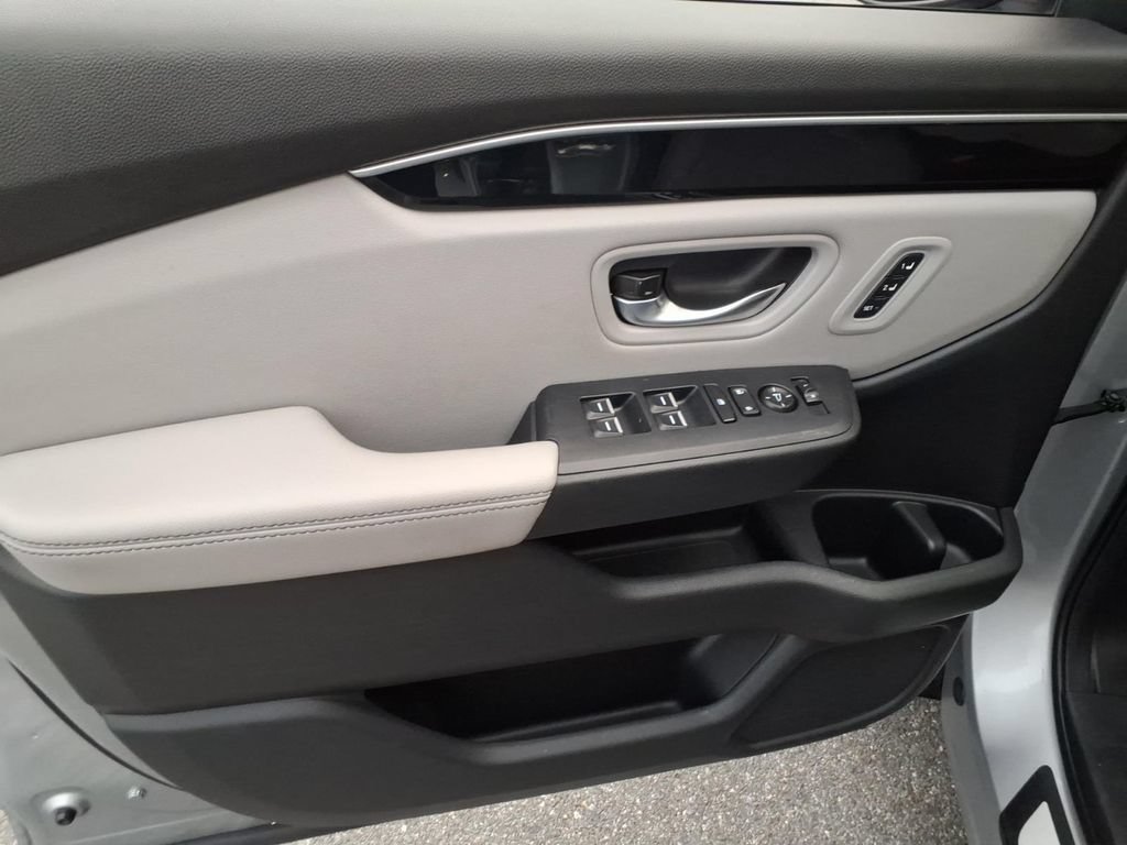 Used 2024 Honda Pilot Touring image 15