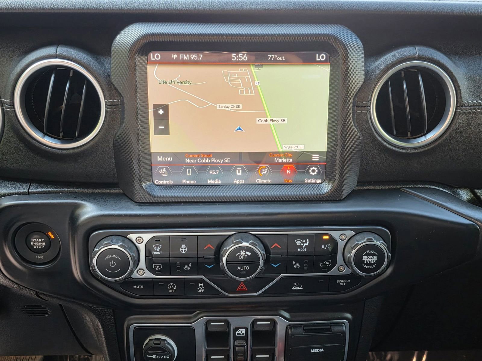 Used 2020 Jeep Gladiator Overland AWD/4WD image 13