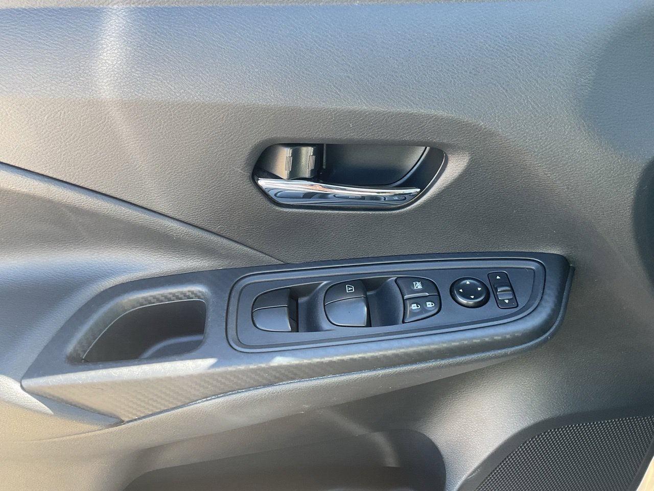 Used 2025 Nissan Versa SV FWD image 21