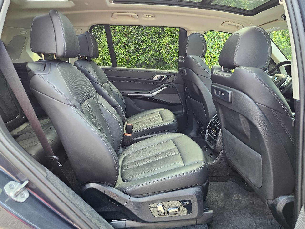 Used 2021 BMW X7 xDrive40i w/ Premium Package image 37