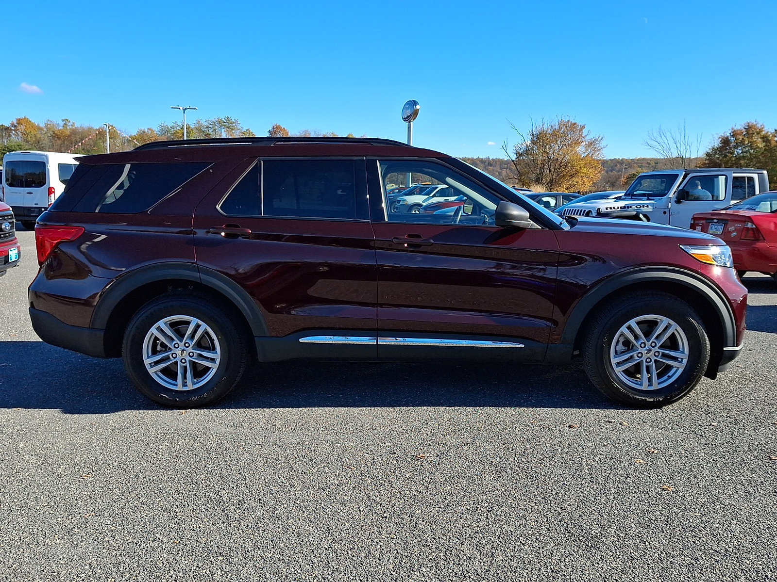 Certified 2022 Ford Explorer XLT w/ Equipment Group 202A image 7