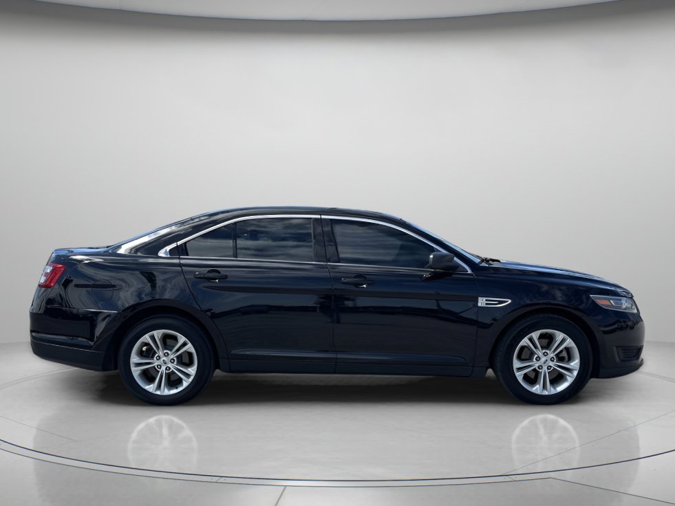 Used 2019 Ford Taurus SE image 2