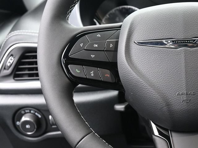 New 2025 Chrysler Pacifica Limited FWD image 30