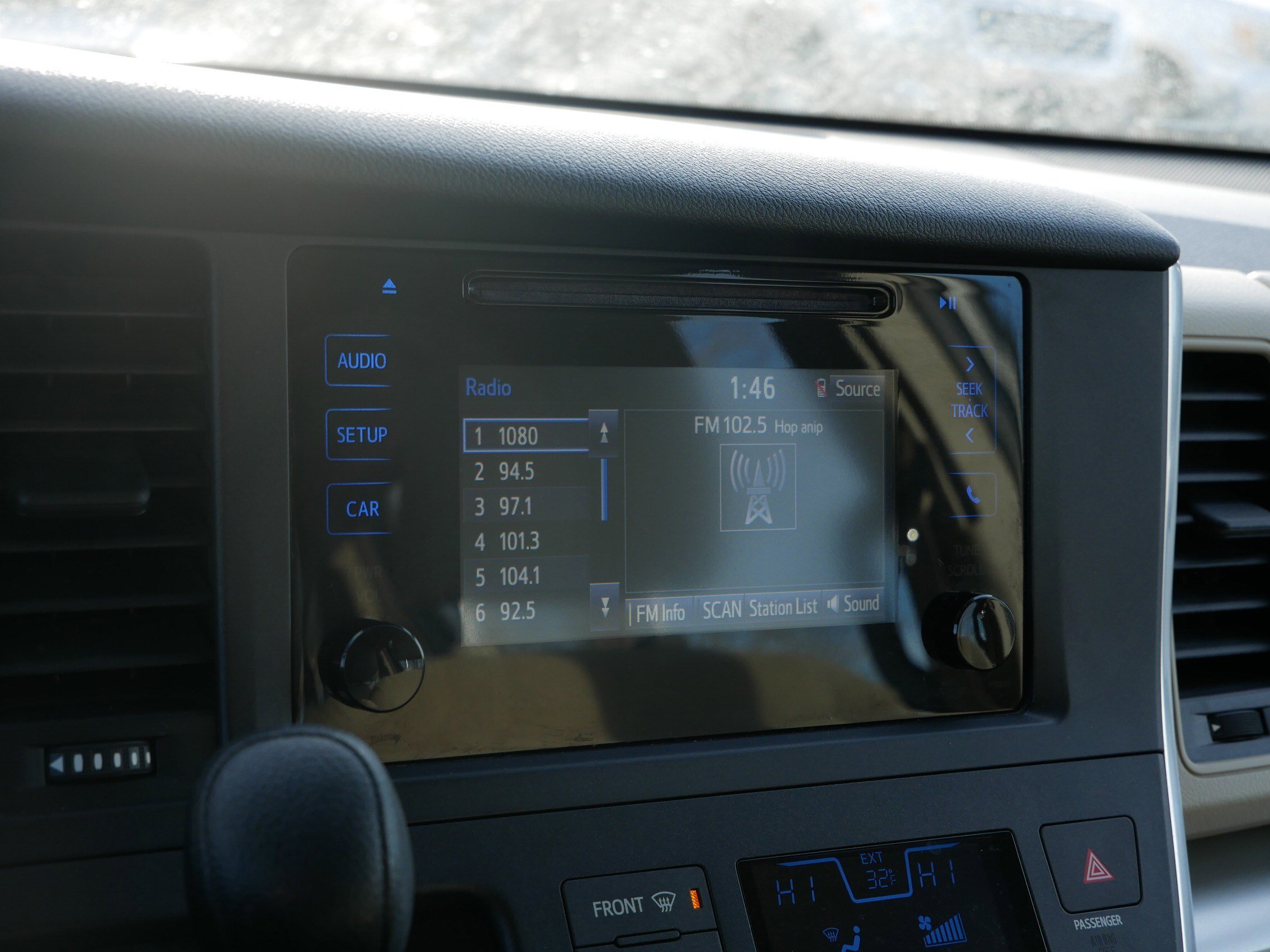 Used 2015 Toyota Sienna L image 23