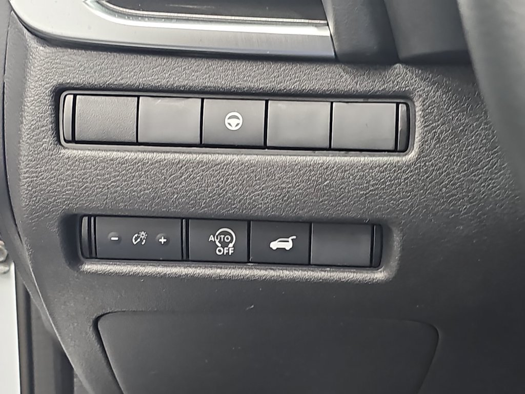 Used 2024 Nissan Rogue SV FWD image 25