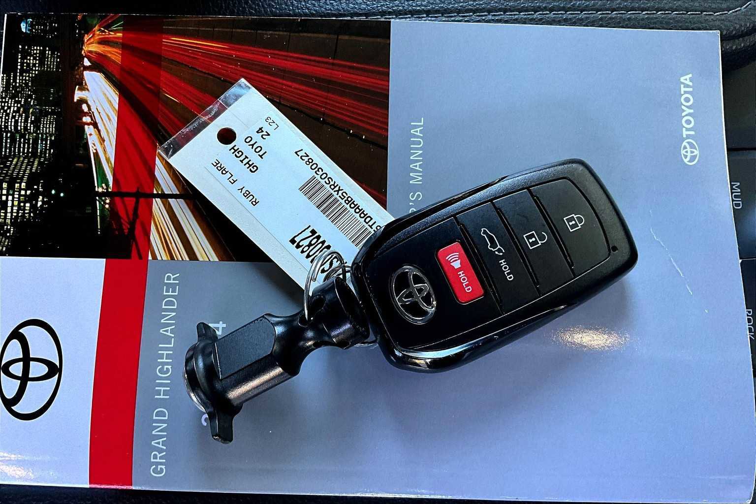 Used 2024 Toyota Grand Highlander Limited image 12