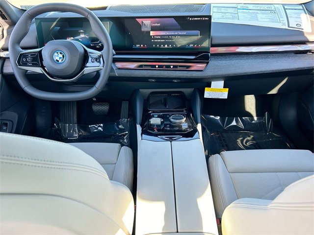 New 2025 BMW i5 eDrive40i w/ Premium Package image 15