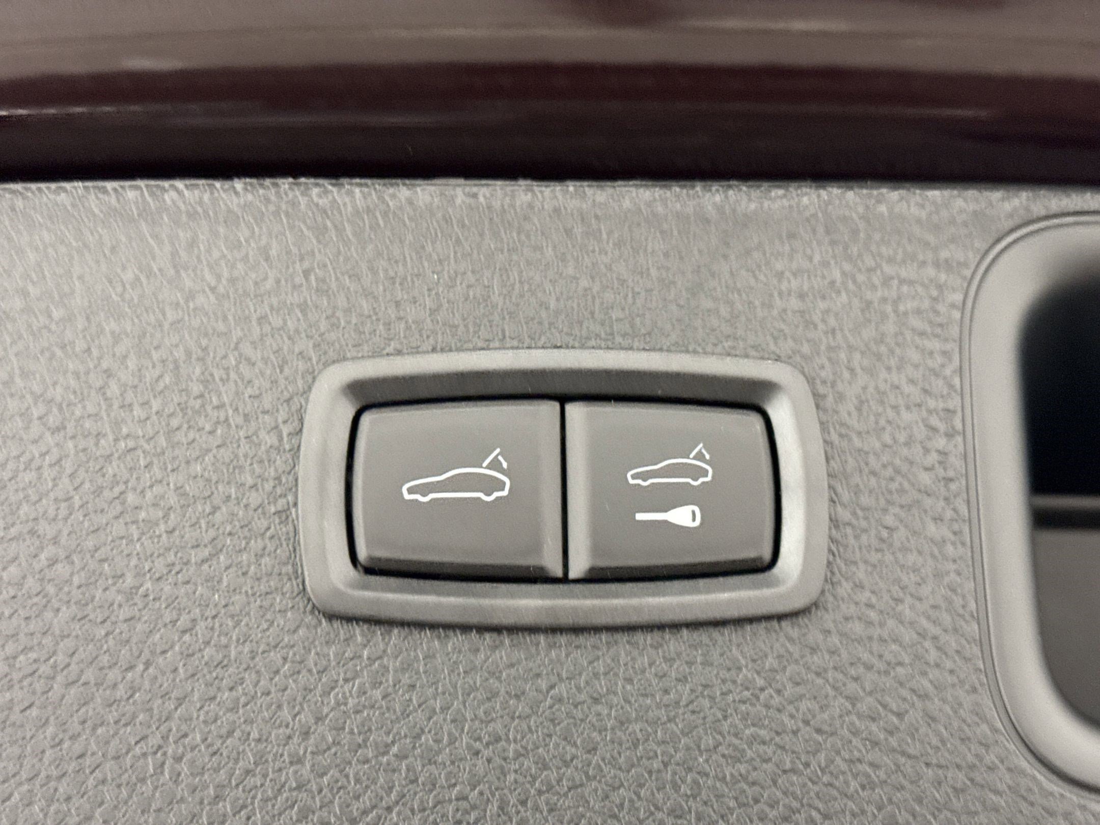 New 2025 Porsche Macan Turbo image 34