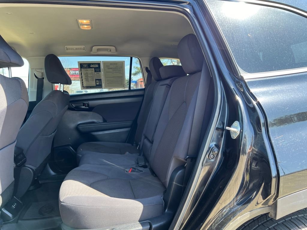 Used 2023 Toyota Highlander L image 21