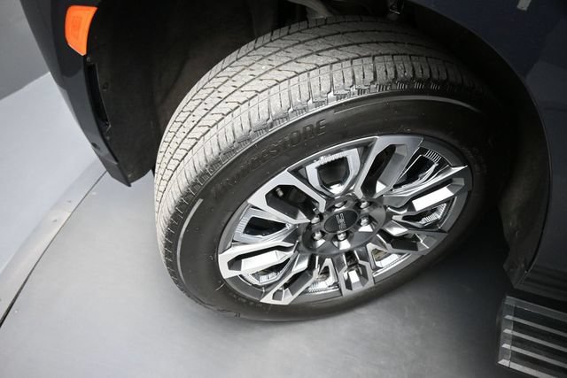 Used 2024 GMC Yukon Denali Ultimate AWD/4WD image 35