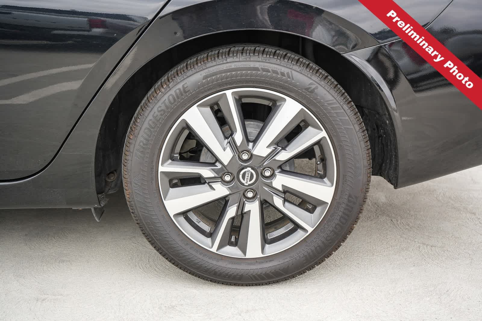 Used 2021 Nissan Versa SV FWD image 11