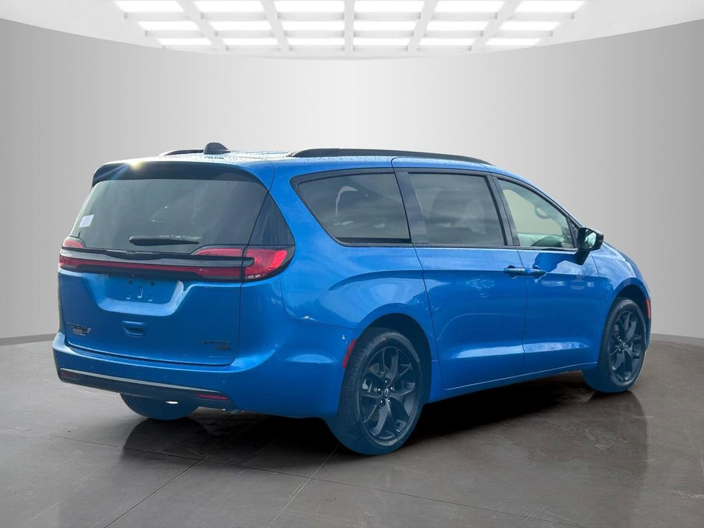 New 2026 Chrysler Pacifica Limited w/ S Appearance Package image 7