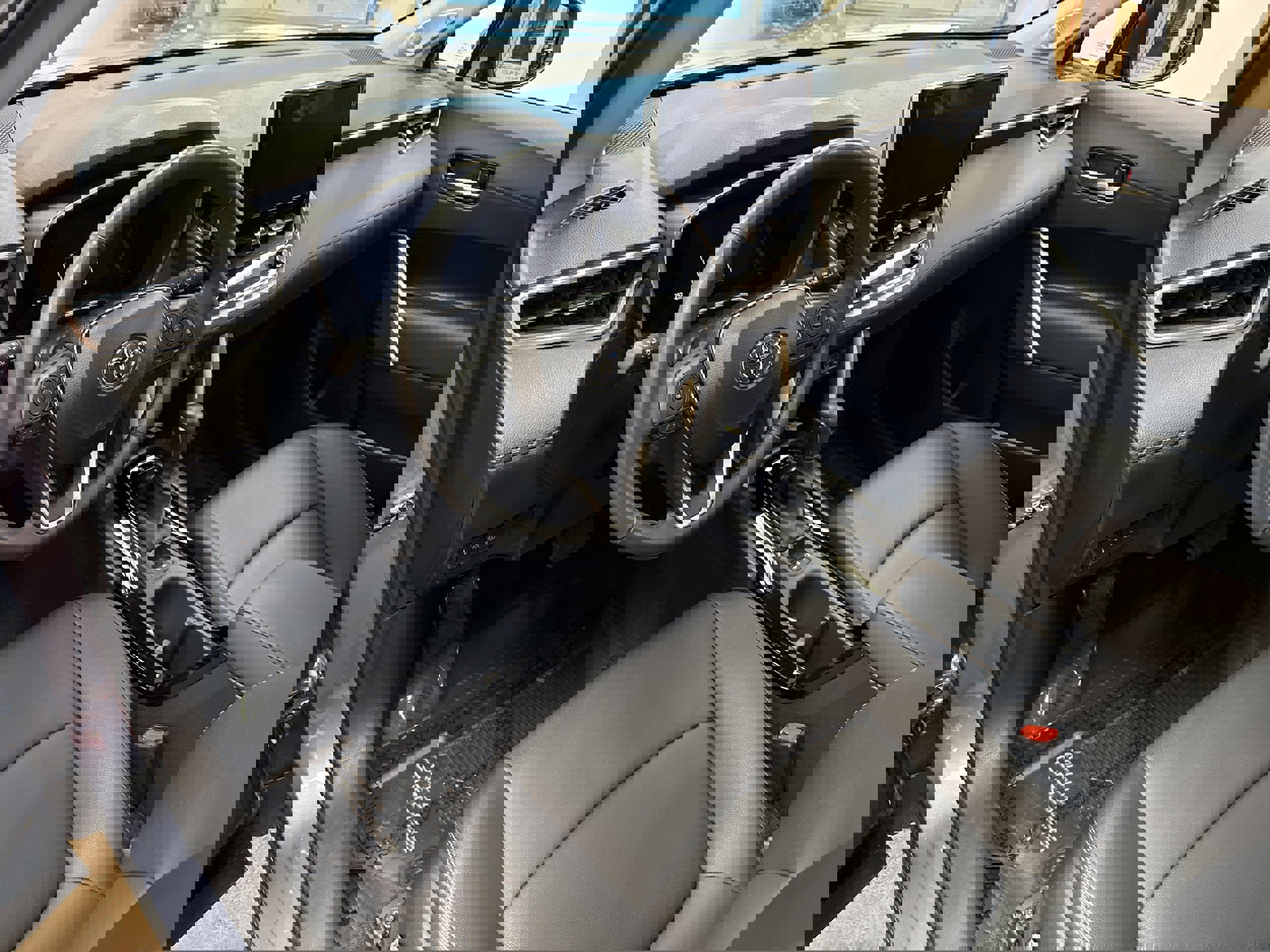 Used 2023 Toyota Corolla Cross XLE w/ Convenience Package image 28